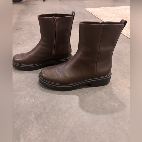 Women’s Vince Arabel Lug Sole Boot Brown Size 8 - Picture 4 of 7